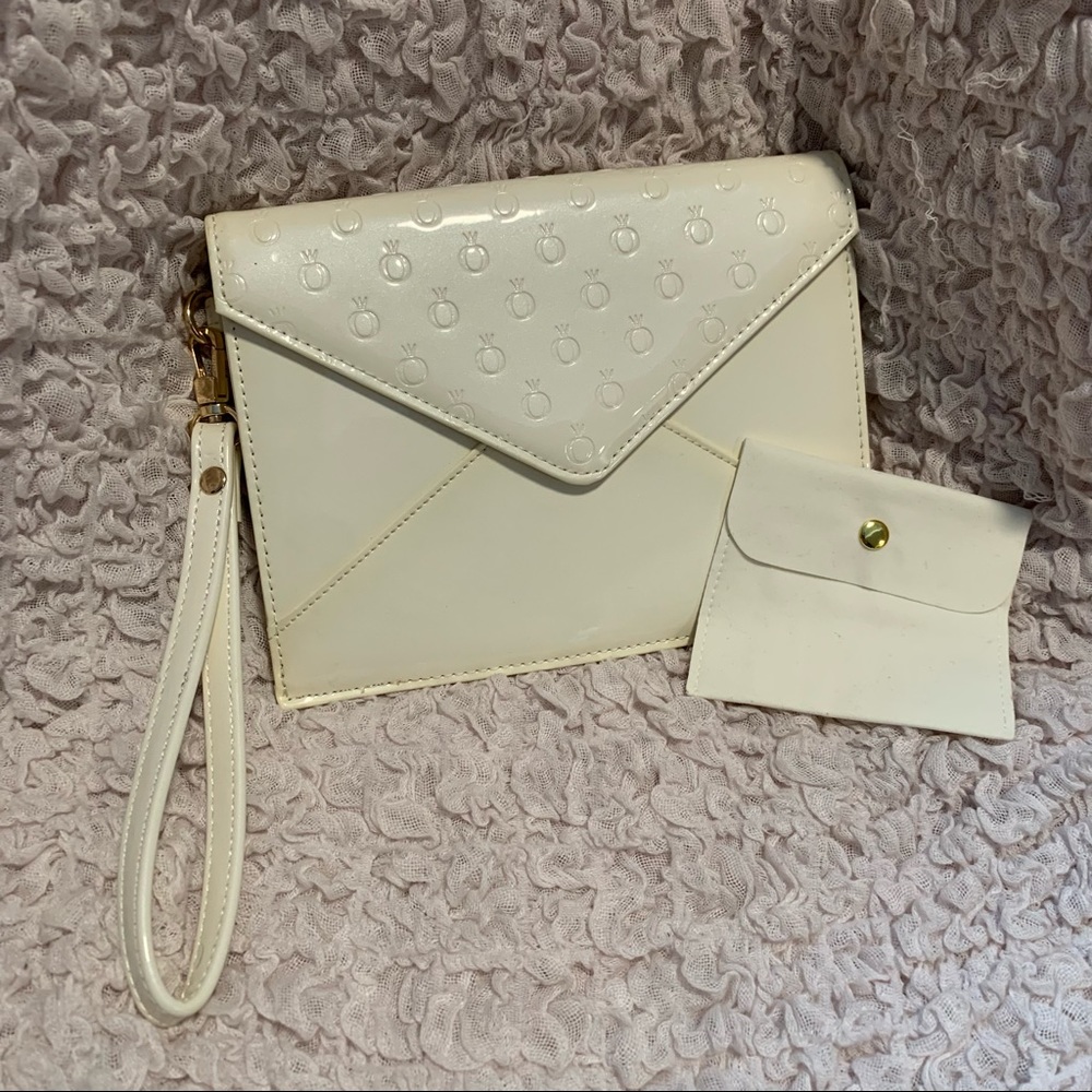 Pandora | Patent Wristlet